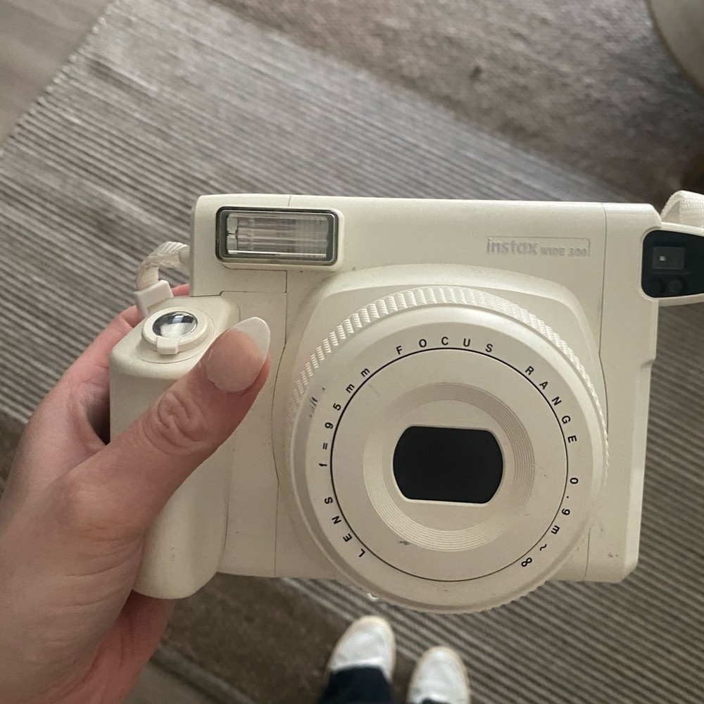 Wide Polaroid Camara